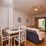 Mare 68 - Two Bed Апартаменты *